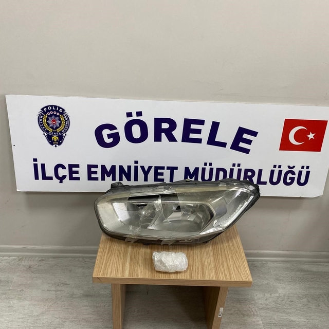 Araç farına gizlenmiş uyuşturucu madde ele geçirildi: 3 gözaltı