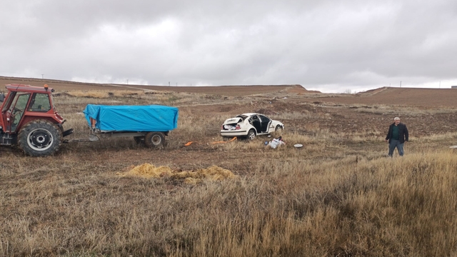 Çorum'da otomobil şarampole yuvarlandı: 2 yaralı