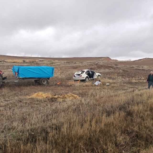 Çorum'da otomobil şarampole yuvarlandı: 2 yaralı