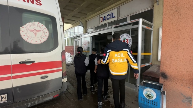 Yüksekova'da Yerli Malı Haftası sonrası gıda zehirlenmesi şüphesi: 40 öğrenci hastanelik oldu