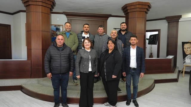 Başkan Gençay, pazar esnafını ağırladı