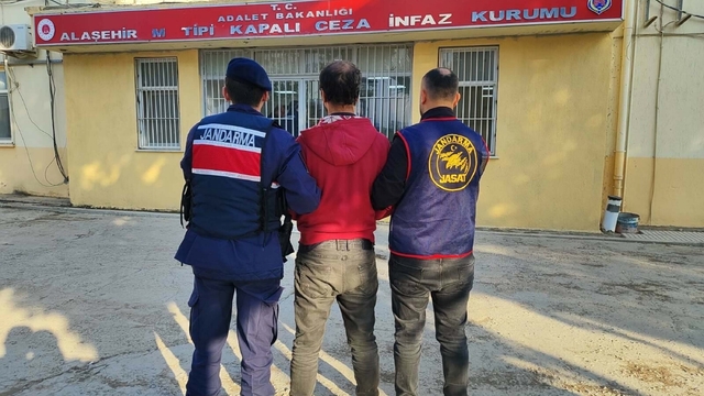 Manisa'da üzüm üreticilerinin paralarını gasbeden firari hükümlü yakalandı
