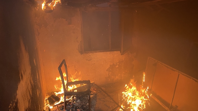 Bursa'da terk edilen evde çıkan yangın paniğe neden oldu