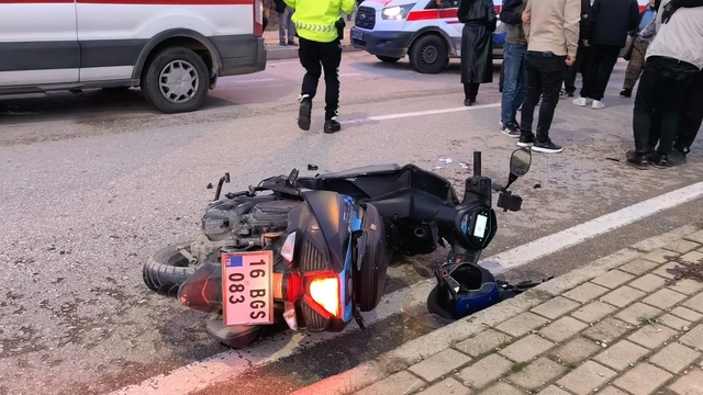 Motosiklet kadına çarptı: 2 yaralı
Bursa'nın İnegöl ilçesinde meydana gelen kazada motosiklet karşıdan karşıya geçmeye çalışan kadına çarptı; 2 kişi yaralandı.