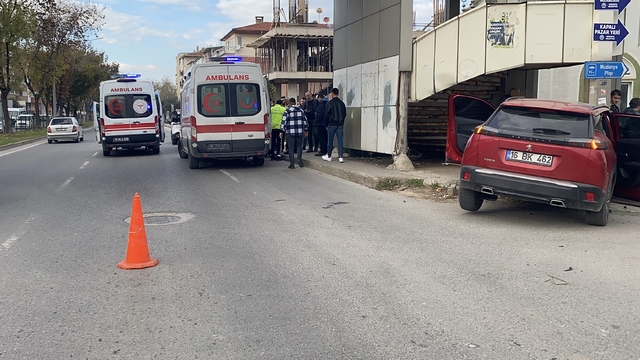 Bursa'da kavşakta feci kaza: 5 yaralı
Kemeri takılı pusetteki bebek kazadan yara almadan kurtuldu