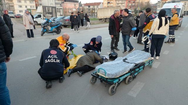 Bursa'da motosikletlerin çarpıştığı kazada 4 kişi yaralandı