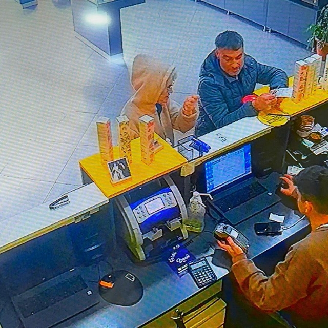 SMA hastası çocuğa yardım için konulan kumbarayı çaldı; o anlar kamerada