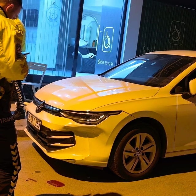 Bursa'da polisin dur ihtarına uymayan sürücü park halindeki araçlara çarptı