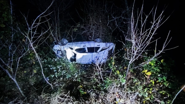 Artvin'de otomobil uçuruma yuvarlandı: 4 yaralı