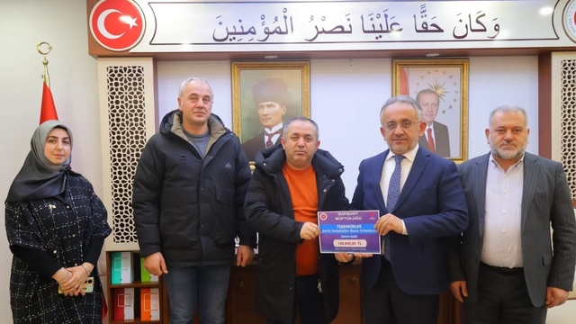 Ortaokulda Filistin yararına düzenlenen hayır çarşısında 146 bin lira toplandı