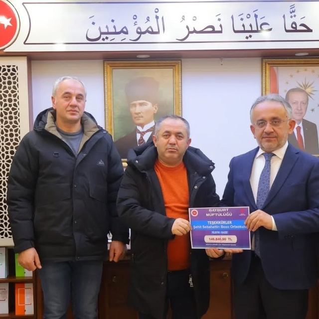 Ortaokulda Filistin yararına düzenlenen hayır çarşısında 146 bin lira topla...