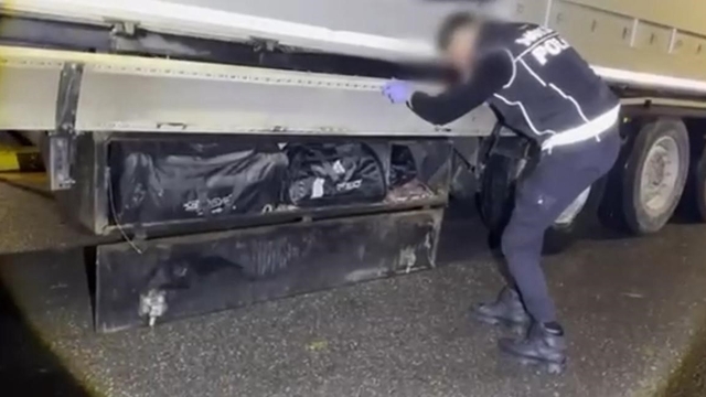 Batman'da 'şehit Alper Albayrak' operasyonu: 35 kilo skunk, 2 kilo esrar ele geçirildi