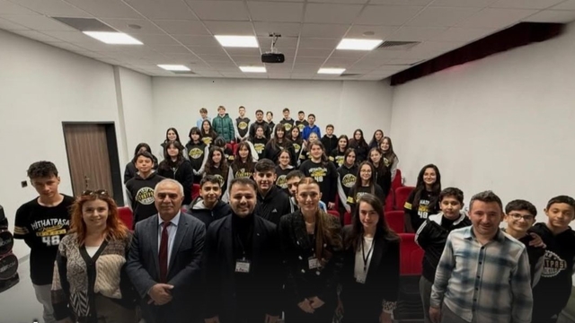 Emirdağ Mithatpaşa Ortaokulunda 'Bilim Odaklı Buluşma' projesi