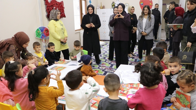 Vali Kızılkaya'nın eşi, şehit ailesi, koruyucu aile ve kadın üreticilerle bir araya geldi