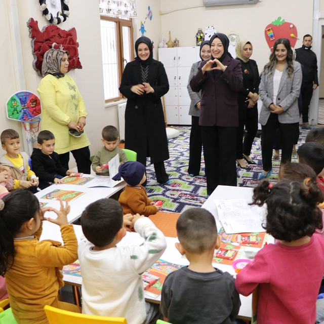 Vali Kızılkaya'nın eşi, şehit ailesi, koruyucu aile ve kadın üreticilerle b...
