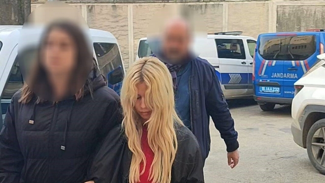 Hukuk öğrencisinin inanılmaz vurgunu "TOKİ" başvuru adı altında 1 milyon dolandırdı
Uykum geldi, polise gidin" dedi siber polis gitti ve hukuk öğrencisini yakaladı