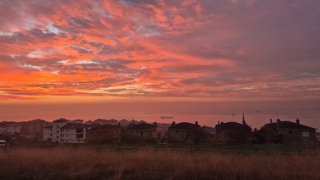 Tekirdağ'da muhteşem görüntü: Renklerin dansı
Gökyüzü sabahı ateşe boyadı