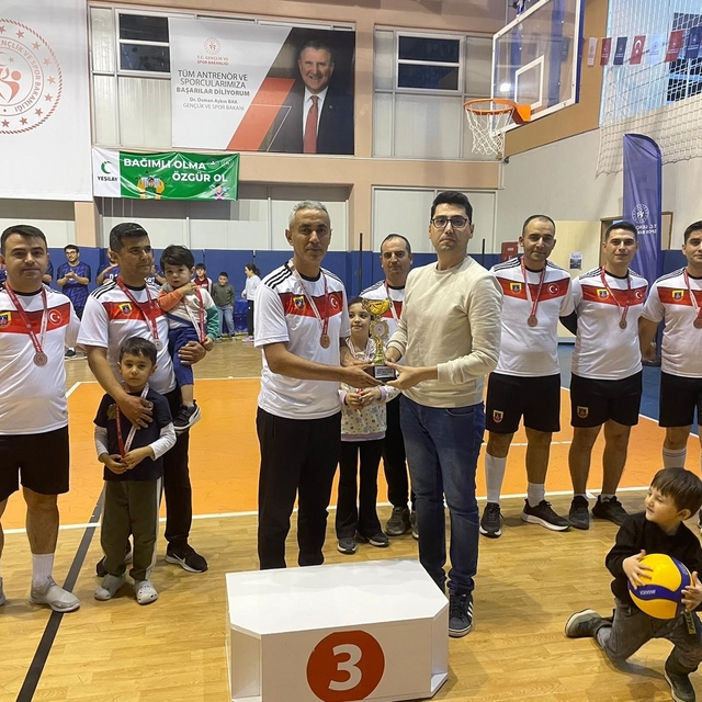 Yeşilhisar'da Harun Akkaş Kurumlar Arası Voleybol Turnuvası sona erdi