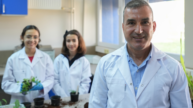 Öğrenciler "yeşil vatan" için en hızlı filizlenen tohum topunu araştırdı