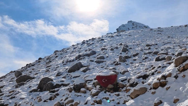 Kaş'ın yüksek kesimleri beyaza büründü