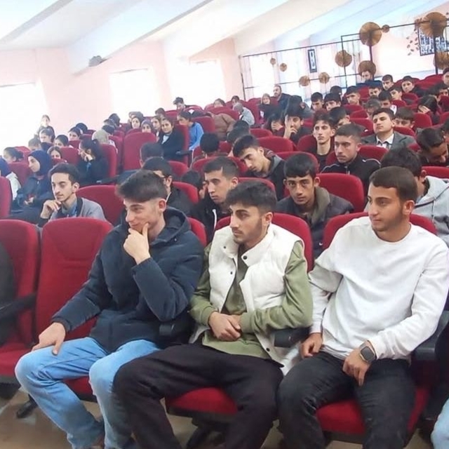 Hamur'da gençlere "Hayatın ritmi namaz" sunumu