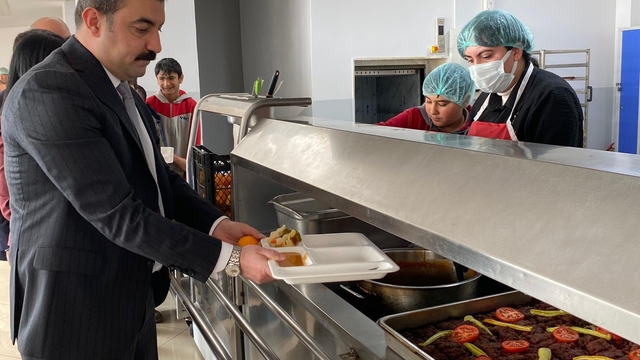 Arpaçay Kaymakamı öğrencilerle öğle yemeğinde buluştu