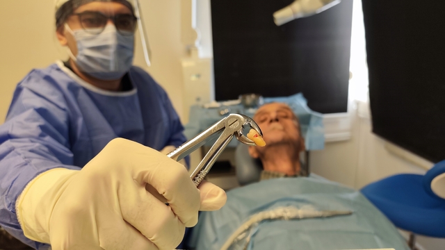 83 yaşında 20'lik dişi çıktı