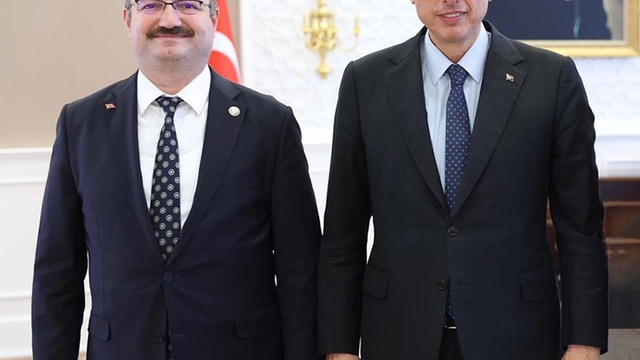 Rektör Hacımüftüoğlu, Bakan Memişoğlu ve Bakan Kurum'u ziyaret etti