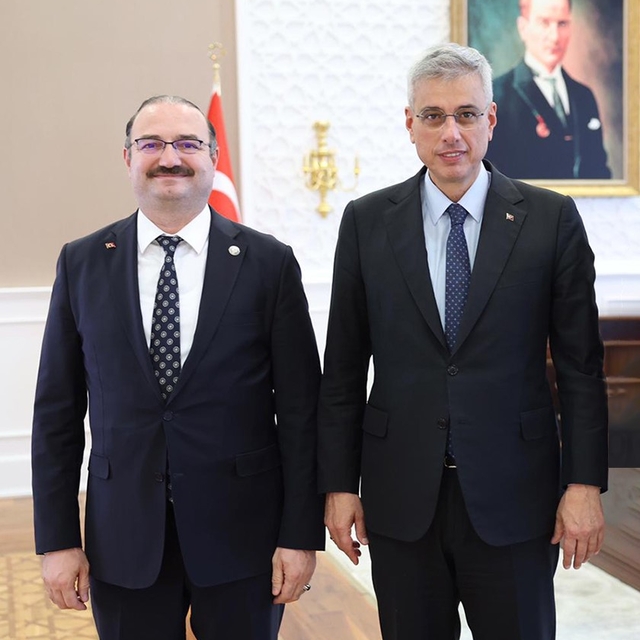 Rektör Hacımüftüoğlu, Bakan Memişoğlu ve Bakan Kurum'u ziyaret etti