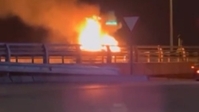 Otomobil seyir halindeyken alev aldı