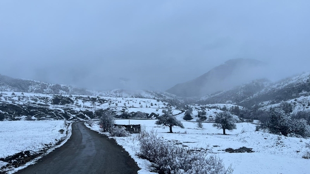 Sivas'ın Karadeniz'e açılan kapısına kar yağdı, kartpostallık görüntüler oluştu