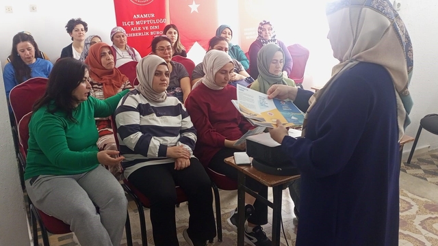 Anamur'da 'Değerleriyle Güçlü Ailem' projesi devam ediyor