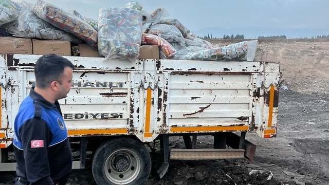 Hatay'da son kullanma tarihi geçmiş şekerleme, çikolata ve cips imha edildi