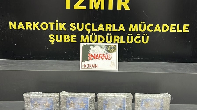 İzmir'de uyuşturucu operasyonunda yakalanan 3 şüpheli tutuklandı