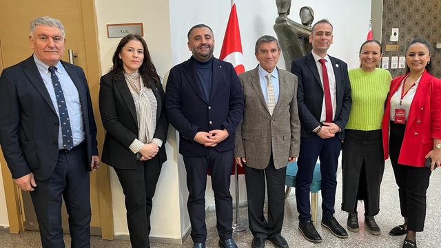 Prof. Dr. Üstün Dökmen İzmir'de ailelerle buluştu
Radikal Okulları'ndan 'Gelecek 5.0' vizyonuna uygun iletişim semineri