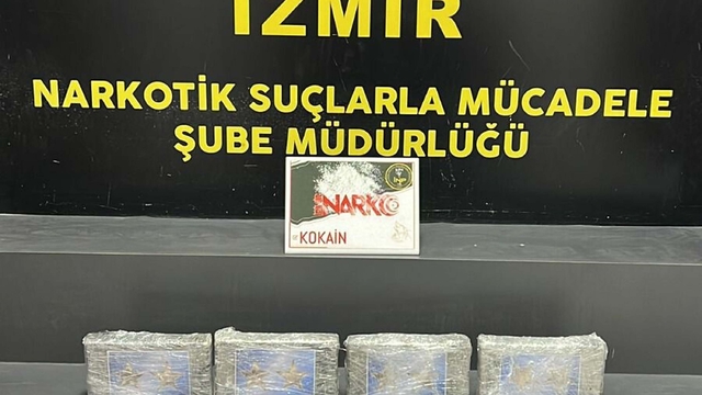 İzmir'de 4,6 kilo kokain ele geçirildi; 3 tutuklama