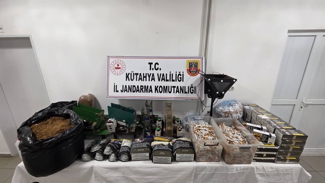 Kütahya'da jandarmadan kaçak tütün ve sigara operasyonu