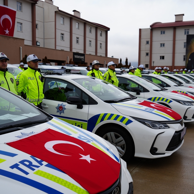 Erzincan'da güvenlik güçlerine 122 yeni araç teslim edildi