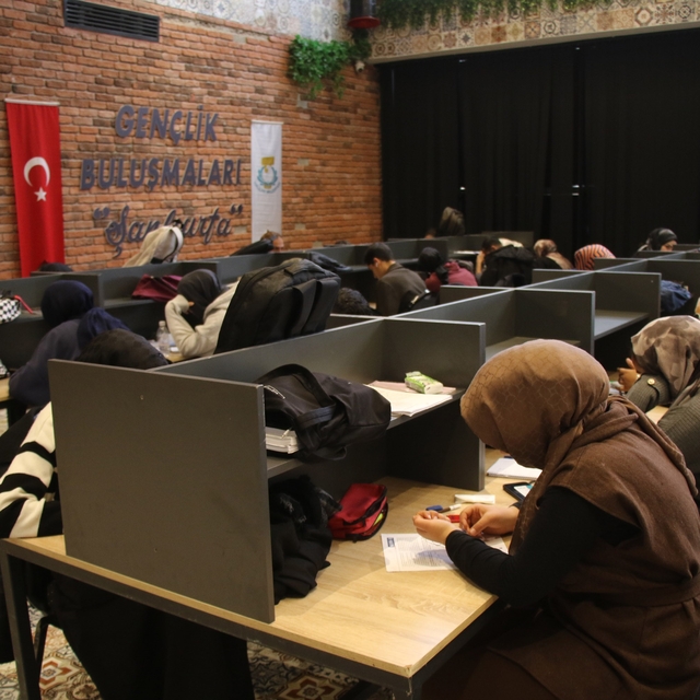 Haliliye'deki öğrencilere eğitim desteği