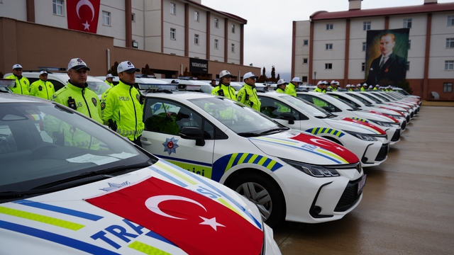 Erzincan'da güvenlik güçlerine 122 yeni araç teslim edildi