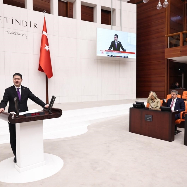 MHP'li Özdemir: "Basın kartı bulunmayan veya kurumsal bir kimlik altında ak...