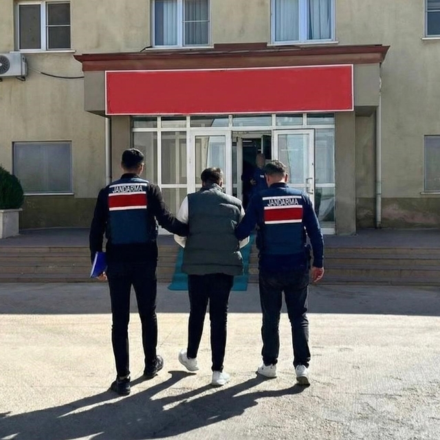 Gaziantep'te 11'er yıl hapis cezasıyla aranan 3 şahsı jandarma yakaladı
