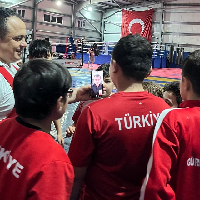 Rıza Kayaalp'ten Vezirköprülü güreşçilere moral