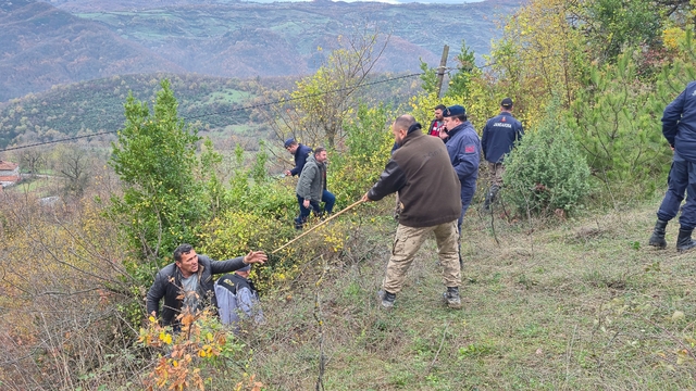 Defne toplarken kaybolan kadının cansız bedeni bulundu: O anlar İHA kameralarına yansıdı