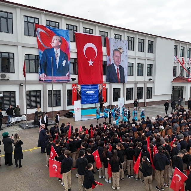 "Düzce eğitim öğretimde otobana çıkacak"
İsmetpaşa Ortaokul törenle hizmete...