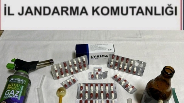 Kırşehir'de jandarma yol kontrolünde uyuşturucu hap ele geçirdi