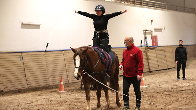 Nevşehir'de özel gereksinimli bireyler için "Para Atlı Jimnastik Yarışı" düzenlendi