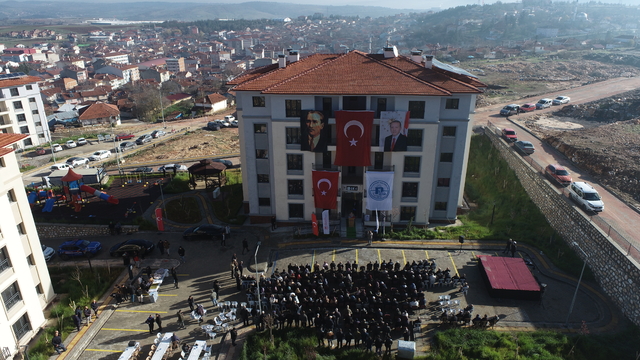 Pazaryeri'nde TOKİ konutları hak sahiplerine teslim edildi
