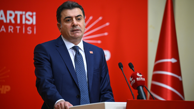 CHP Sözcüsü Emre, basın toplantısı düzenledi: