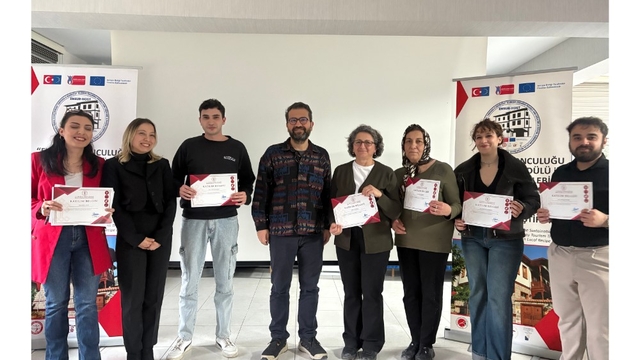 Bin kişiye ev pansiyonculuğunu öğrenerek sertifika aldı